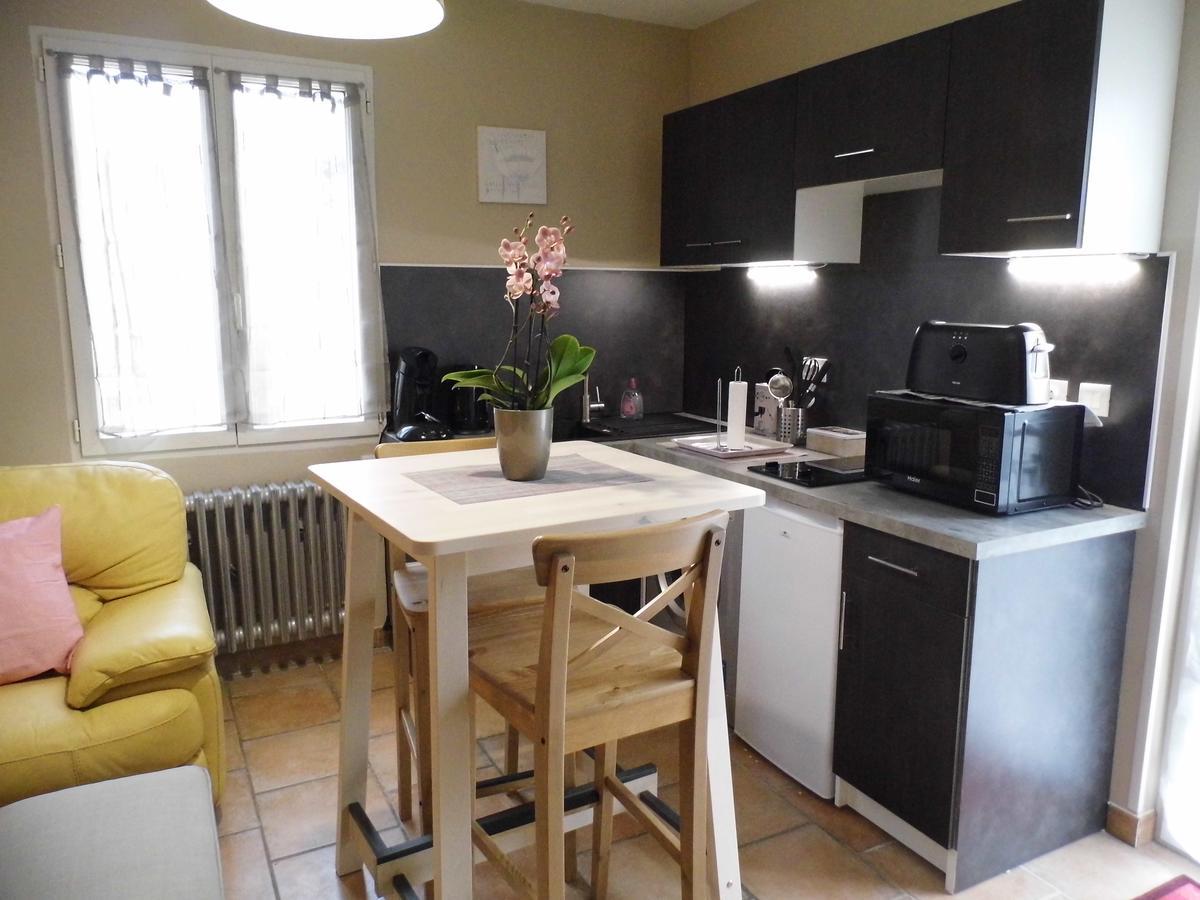 Appartements Dans Villa Privee Avec Piscine, Jardin, Parking Clos, Wifi, Climatisation Meyreuil Zewnętrze zdjęcie
